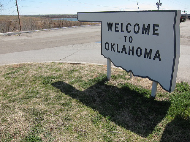 Welcome to ok sign shaped like oklahoma like a pan